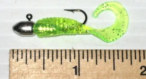 2" Curl Tail Jigs BISMUTH NON-LEAD 1/16 oz CHARTREUSE GLITTER RIGGED 20 PIECES - Picture 1 of 2