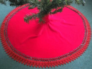 RED CHRISTMAS WREATH VELVET CHRISTMAS TREE SKIRT - Picture 1 of 6
