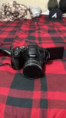 Cámara digital Nikon Coolpix P520 18,1 MP 42x zoom óptico ancho ED VR Full HD. Foto 1 de 4