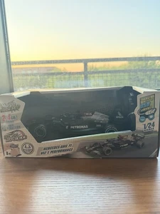 1:24 RC Car Mercedes AMG F1 Lewis Hamilton - Picture 1 of 2