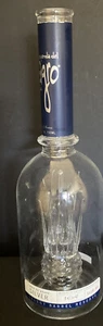 Milagro Select Barrel Reserve Limited Edition Tequila Flasche mit mundgeblasener Agave - Bild 1 von 8