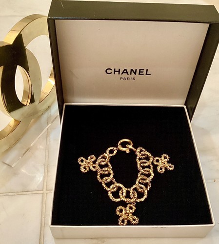 Chanel Lava Collection AW 1993 Bracciale Ciondolo Quattro Foglie Placcato Oro 24ct