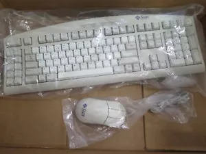 Sun 320-1272 Type 6 US/UNIX Mini-Din 8 Keyboard & 370-3631 Mouse - Picture 1 of 5