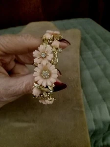 VINTAGE CORO PINK FLOWER BRACELET - Picture 1 of 6