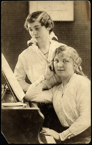 girlfriends dreaming at piano, amazing eyes,  Vintage fine art Photograph, 1910' - Picture 1 of 5