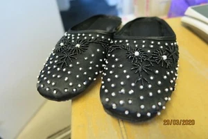 ZAPATOS PLANOS DE SEÑORA SIN CORDONES - LENTEJUELAS ESTILO ASIÁTICO - NEGROS TALLA 5 - USADOS PERO BONITOS - Imagen 1 de 5