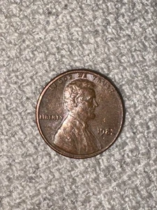 1982 Lincoln Memorial Cent. Large Date. Strike Error. - Picture 1 of 8