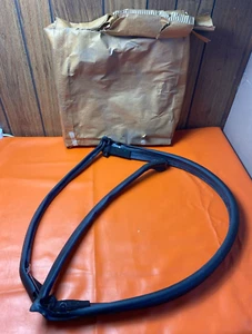 NUEVO OEM GM C6 marco de parabrisas resistente al clima 2005-2013 15248322 - Imagen 1 de 14