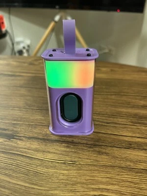 Altavoz Bluetooth Futurista Transparente Bajos Altos y Luces LED. Foto 1 de 4