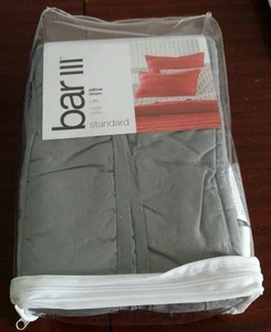 Almohada gris con volantes Bar III simula estándar. CVLT con volantes - Imagen 1 de 2