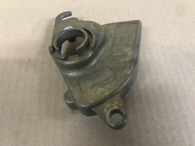 КОРПУС ЗАМКА ДВЕРИ СО СТОРОНЫ ВОДИТЕЛЯ ASTON MARTIN V8 VANTAGE COUPE 2005 2006 2007 2008 - Изображение 1 из 4