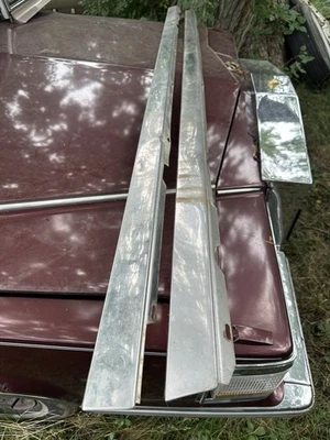 1977 - 1979 凯迪拉克轿跑车德维尔摇椅装饰 — 第 1/4 张图片