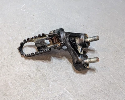 Крепление кронштейна на левую ногу Suzuki DR350SE - Изображение 1 из 3