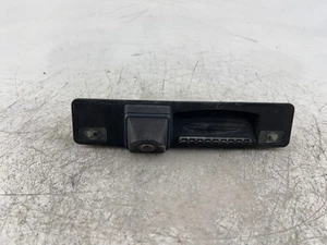 OEM | 2015 -- 2018 Ford Focus botón de maletero trasero y cámara de reversa #F1EB-19B514-BE - Imagen 1 de 3