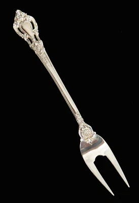 LUNT ELOQUENCE STERLING SILVER 5 3/4" PICKLE / OLIVE FORK - Image 1 of 4