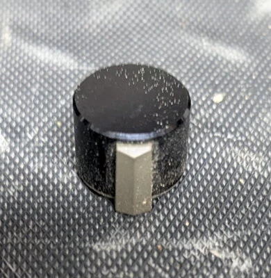 Botão pequeno da plataforma de fita TEAC X-1000R bobina a bobina - Imagem 1 de 2