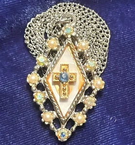 Vintage Rhinestone & MOP Diamond Shaped Filigree Cross Pendant 18" Necklace - Picture 1 of 3