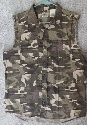 C.E. Schmidt Workwear Mens Size Large Camo Sleeveless Vest - Image 1 of 4