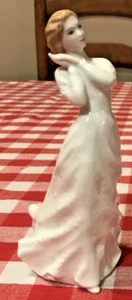 Royal Doulton England c 1992-1998 "Sweet Dreams" Figurine HN3394 Sentiment - Picture 1 of 5