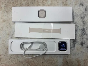 APPLE Watch SERIES 8 A2771 MNUQ3LL/A 45mm Boîtier ALUMINIUM & Céramique PIÈCES SEULEMENT - Photo 1 sur 7