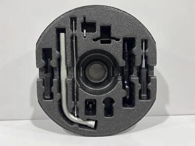 8V3012109N 2015-2020 Audi A3 S3 Rear Tool Kit (JP) - Image 1 of 4