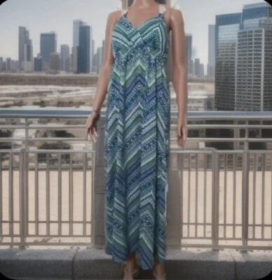 Maxi Vestido No Boundaries Junior’s Talla Grande Azul Sin Mangas Bordado en la Espalda Foto 1 de 4