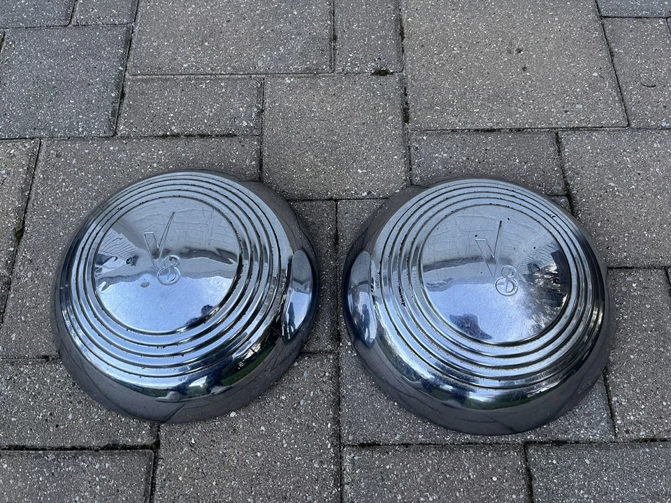 Tapacubos Ford Deluxe 1939 - 2 - cromados Foto 1 de 4