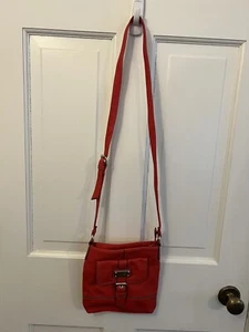 Bolso Bandolera Nine West Imitación Cuero Rojo con Correa Ajustable Usado en Excelente Condición - Imagen 1 de 6