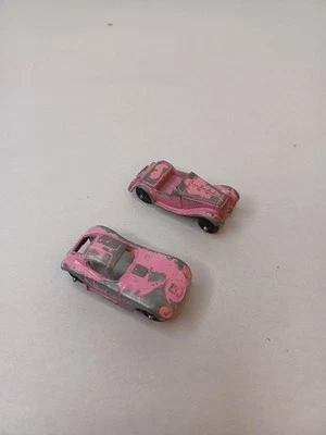 2 carros vintage Tootsie brinquedo rosa fundido - Imagem 1 de 4