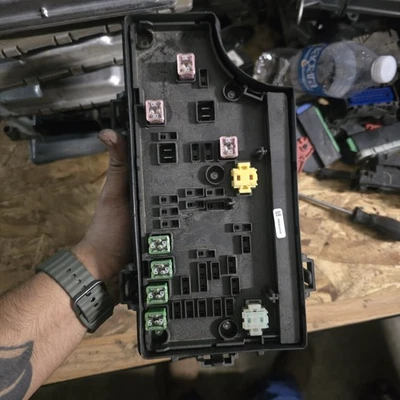 Chrysler 200 Dodge Avenger 2011 2014 caja de fusibles carrocería módulo de control P04692346AE Foto 1 de 3