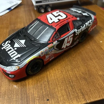 Vintage Die Cast #45 Kyle Petty Sprint PCS NASCAR 1:24 Race Car Dodge ,Hotwheels - Image 1 of 4