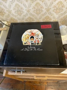 QUEEN A DAY AT THE RACES White Label Promo ELEKTRA 6E-101 USA 1976 LP - Picture 1 of 12