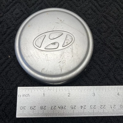 Hyundai Accent OEM Center Wheel Lug Hub Cap Rim Cover 3.25” OD SILVER 70659 BAP Foto 1 de 4