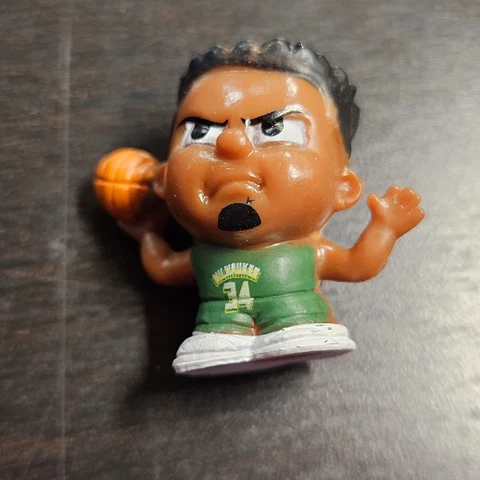 NBA Teenymates Series 7 Giannis Antetokounmpo # 34 Milwaukee Bucks Cover