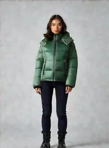 NWT Kenneth Cole Woman's Puffer Jacket Hooded Size XS Green Gorpcore Outdoor Ski - Picture 1 of 19