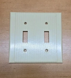 INTERRUPTOR ACANALADO MARFIL CUBIERTA LEVITON ART DECO VINTAGE 2G BIN11 - Imagen 1 de 2