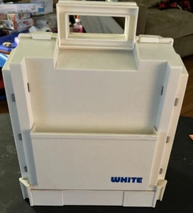 Vintage WHITE Sewing Thread Caddy Plastic Folding World Wide Media w/Thread - Picture 1 of 1