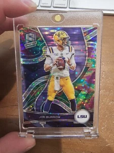 Selecciones del draft de Panini Chronicles 2023 - Spectra Celestial Prizm #75 Joe Burrow/99 - Imagen 1 de 2