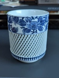 Hasami Yaki Japanese Reticulated Lattice Porcelain Blue and White Tea Cup - Picture 1 of 3