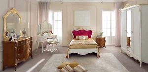 CAMERA DA LETTO IN LEGNO NOCE E AVORIO CON DECORI IN FOGLIA ORO ARMADIO COMÒ - Imagen 1 de 7