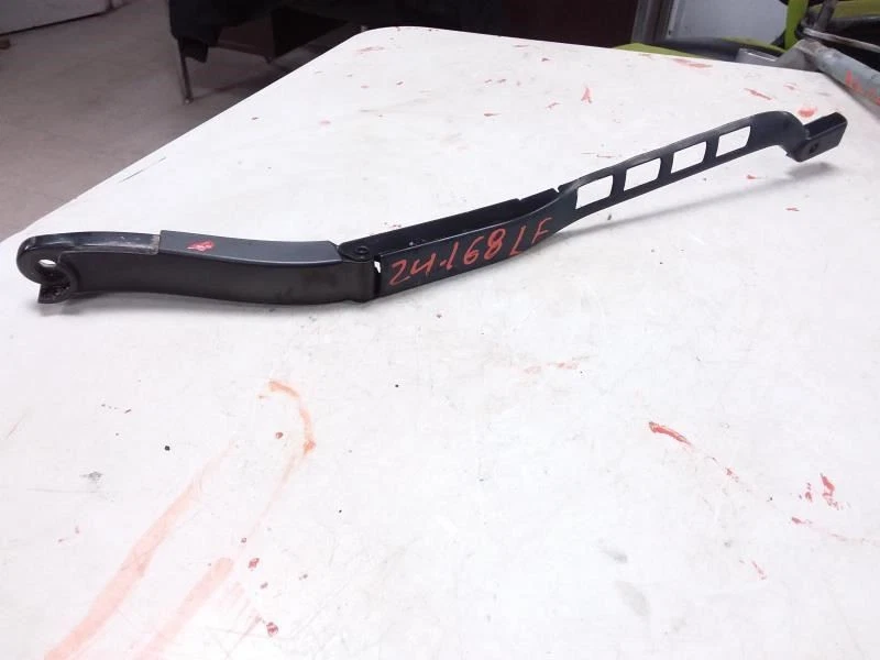 Mercedes Benz GL350 2016 OEM brazo limpiaparabrisas lado izquierdo del conductor  Foto 1 de 1