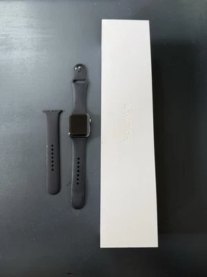 Apple Watch Series 2 42mm Spacegrey mit Schwarzem Sportarmband - Bild 1 von 4