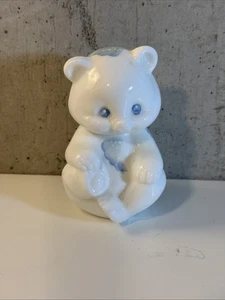 Fenton Milchglas Bär mit Iris Blumen 3,5" handbemalt signiert - Bild 1 von 7