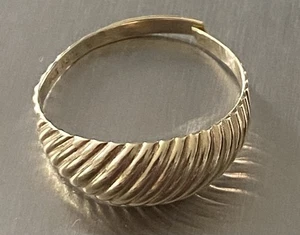 BROKEN SCRAP Or Repair 10k Yellow Gold Croissant Dome Ring 1.22 Grams 7.5 Size - Picture 1 of 7