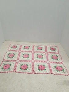 Vintage gehäkelter Dollie 18 Zoll rosa Blumen grüne Blätter Handarbeit - Bild 1 von 9