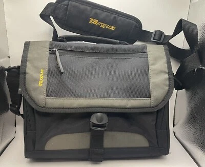 Targus Messenger iPad Tablet Black Nylon Small Case Bag Grey Accents - Image 1 of 4