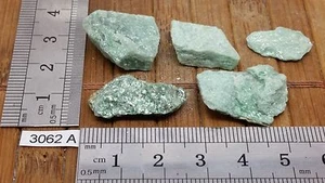 LOT FUCHSITE pierre brute mineraux lithotherapie esoterisme collection reiki - Picture 1 of 1