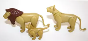 PLAYMOBIL FAMILLE LION LIONNE LIONCEAU BEIGE FAUVE SAVANE CIRQUE ZOO - Foto 1 di 2