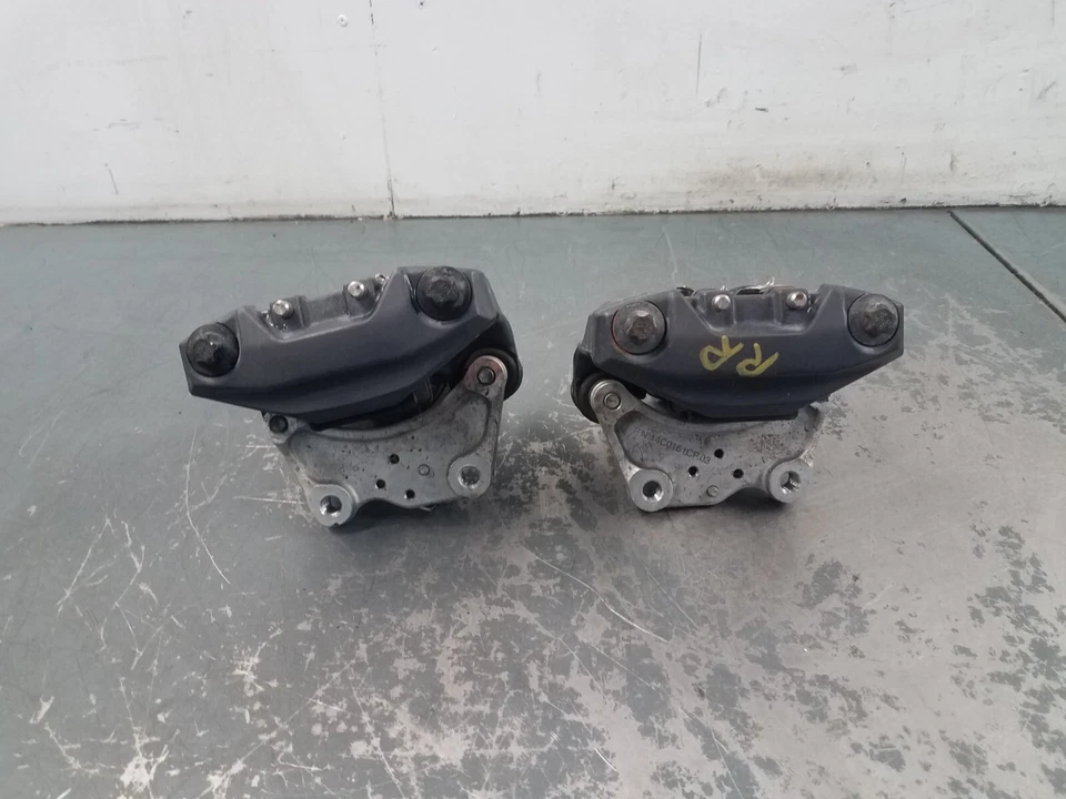 2021 McLaren 765LT 停车制动卡钳套装 - * #5537 C7 — 第 1/4 张图片