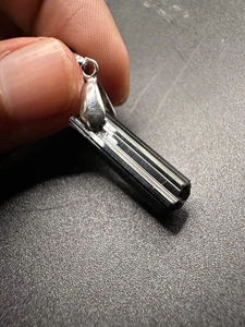 Wunderschöner natürlicher Edelstein schwarzer Turmalin Anhänger mit Halskette Draht - Bild 1 von 5